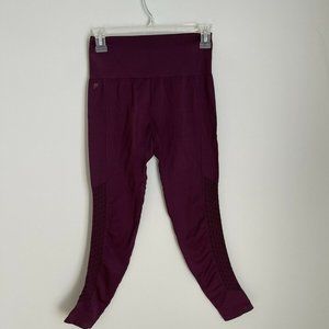 Fabletics Plum Perfect Sync Leggings High Waisted Perforated 7/8 Length